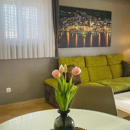 Gabrijel 1 * Makarska