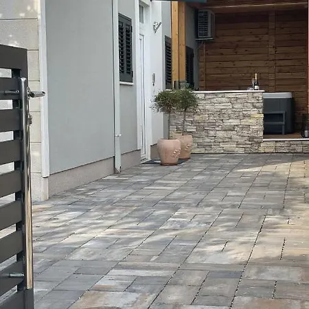 Gabrijel 1 Apartment Makarska