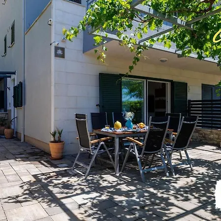 Apartment Gabrijel 1 Makarska